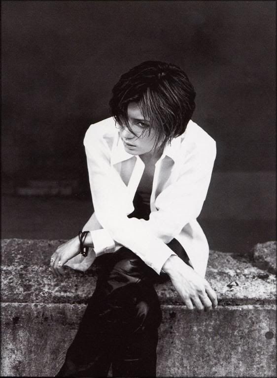 <img:http://i406.photobucket.com/albums/pp141/kittykitty4eva/Celebrities/MM-Gackt-Sad-1.jpg>