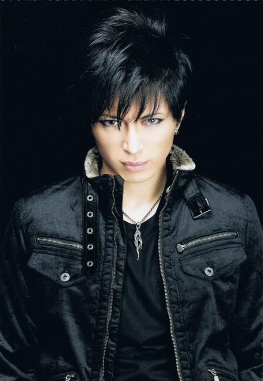 <img:http://i406.photobucket.com/albums/pp141/kittykitty4eva/Celebrities/gackt11-2.jpg?t=1304906939>