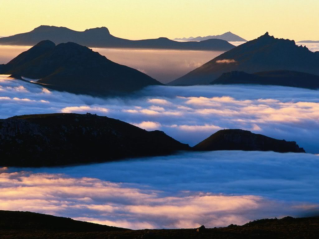 ValleyMistatDawnSouth-WestNationalP.jpg