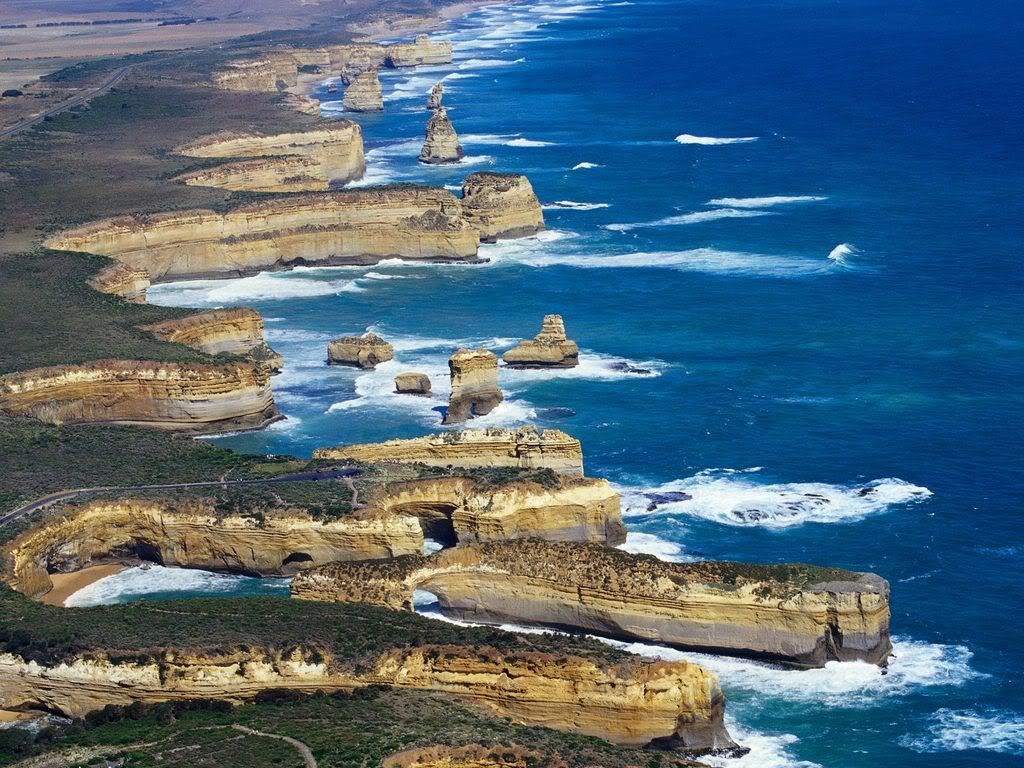 VictoriasShipwreckCoastAustralia.jpg