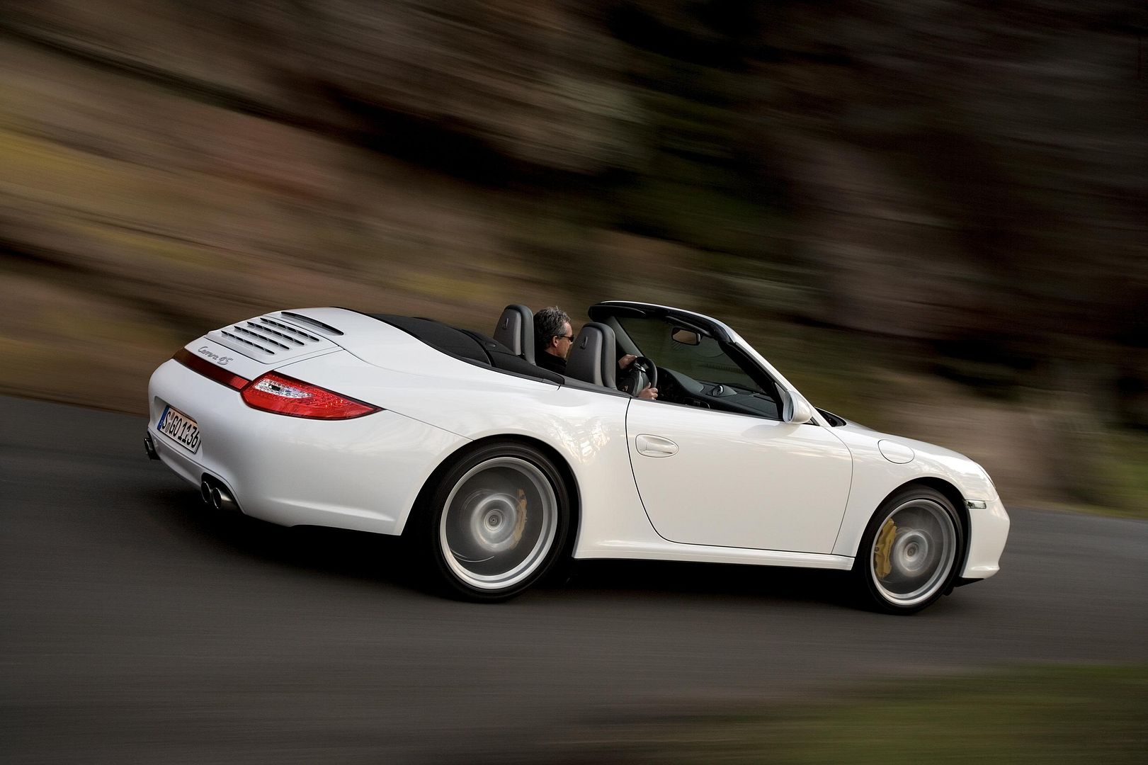 2009-911-carrera-4-carrera-4s-05.jpg
