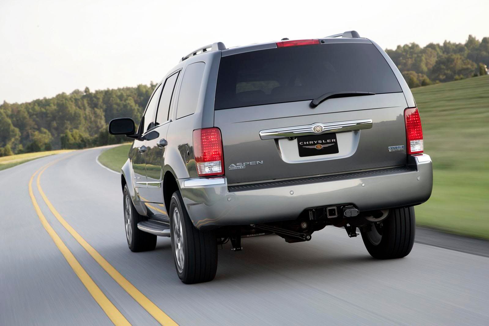 2009-chrysler-aspen-hybrid_04.jpg