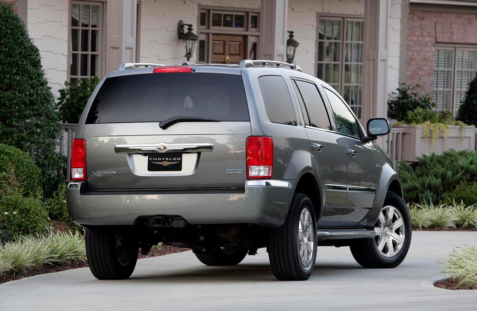 2009-chrysler-aspen-hybrid_05.jpg
