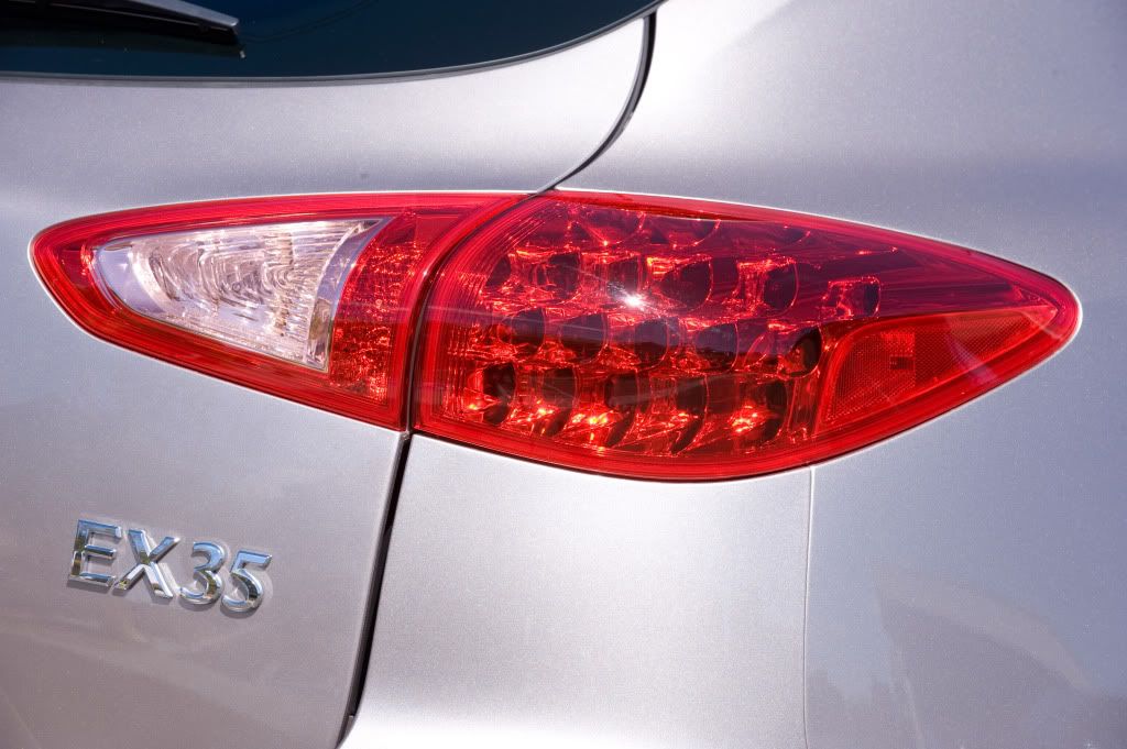 2009-infiniti-ex35-09.jpg