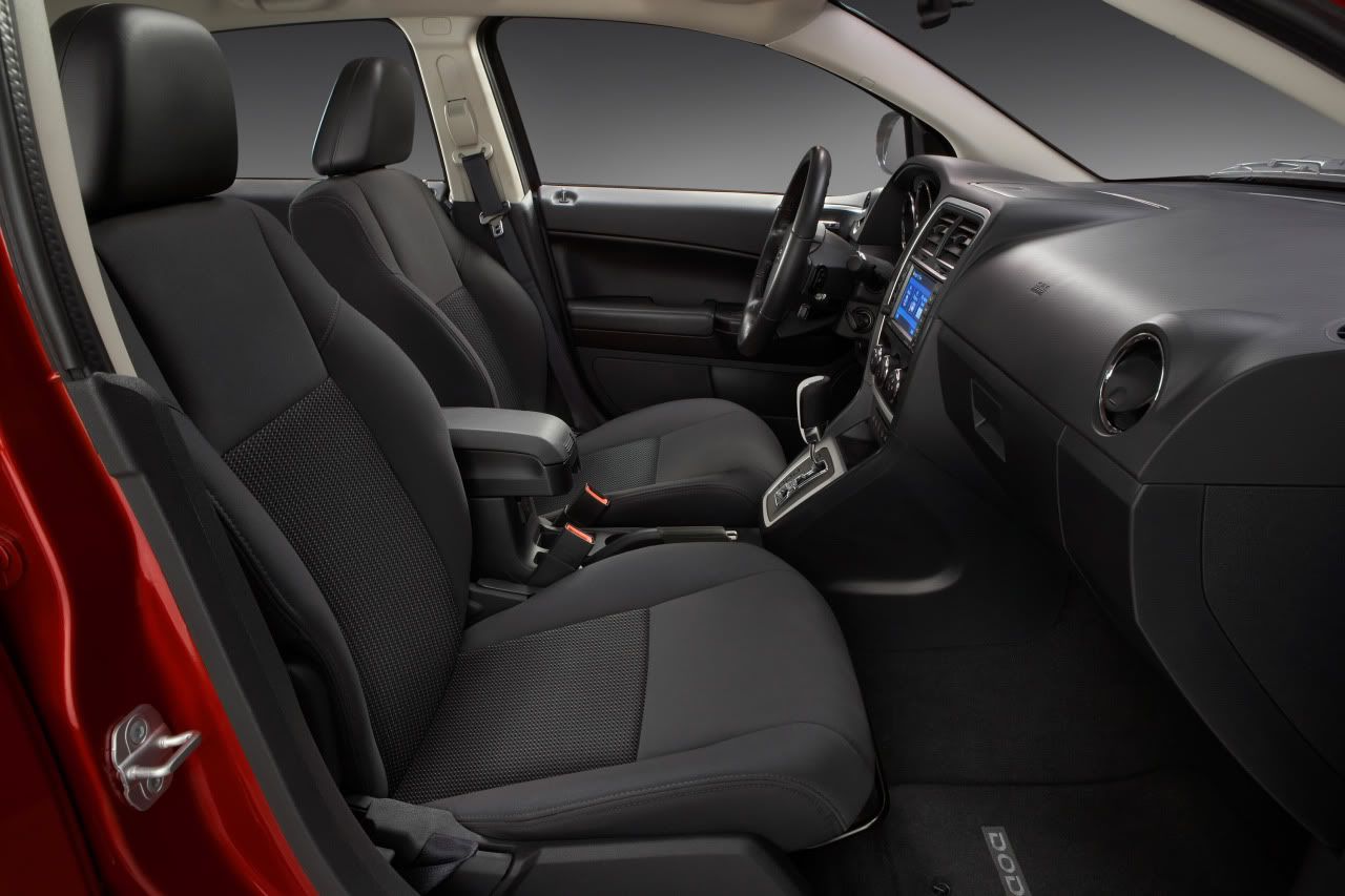 2010-dodge-caliber-07.jpg