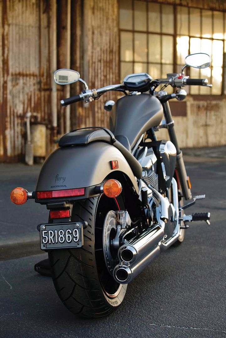 2010-honda-fury-04.jpg