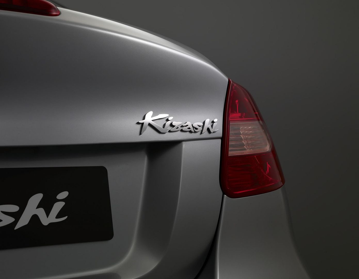 2010-suzuki-kizashi-sedan-01.jpg