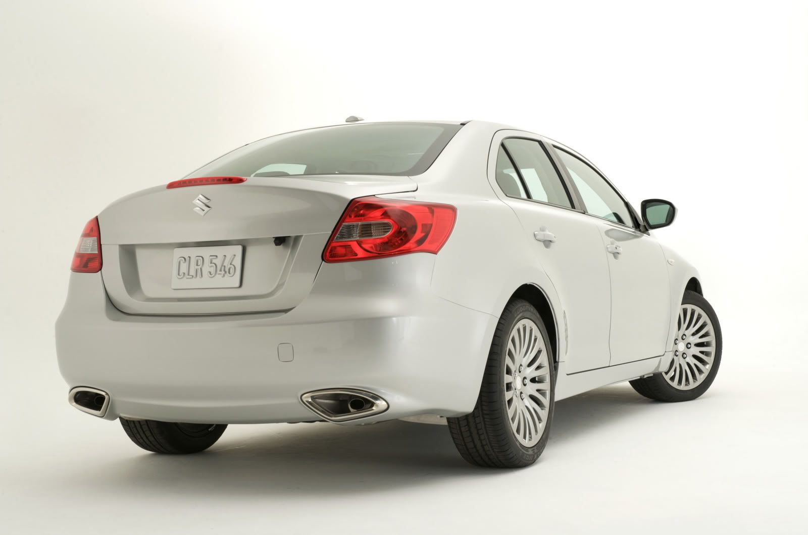 2010-suzuki-kizashi-sedan-03.jpg