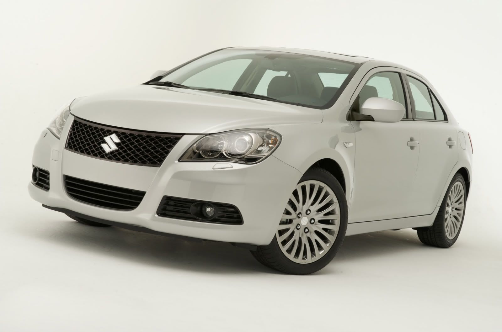 2010-suzuki-kizashi-sedan-06.jpg