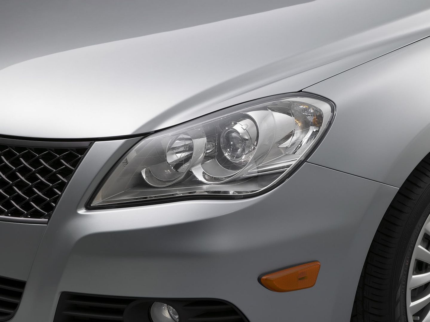 2010-suzuki-kizashi-sedan-14.jpg