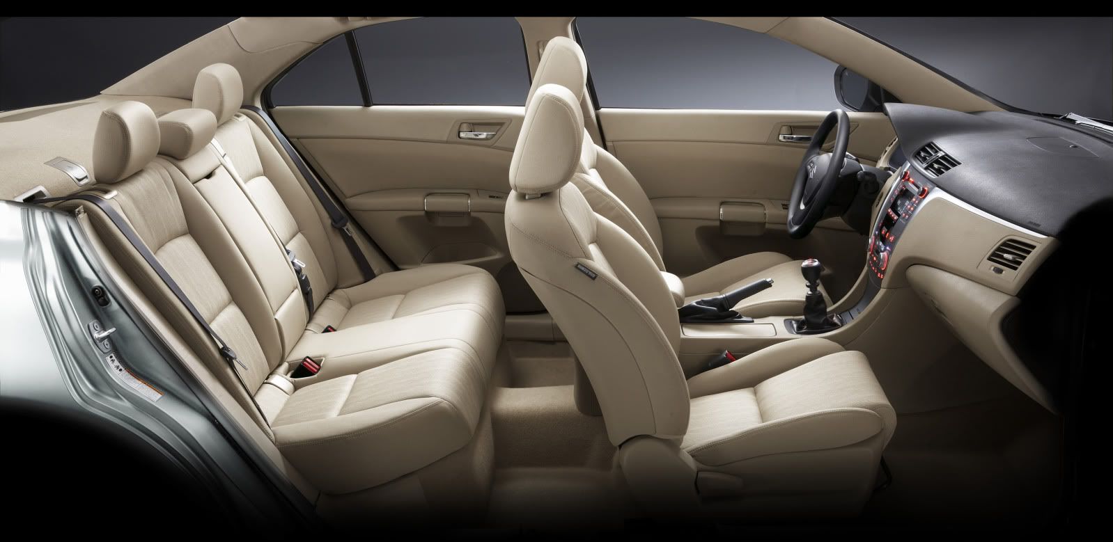 2010-suzuki-kizashi-sedan-25.jpg