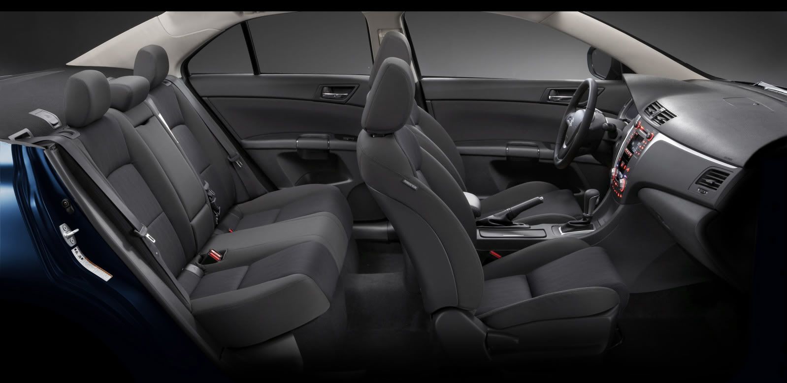 2010-suzuki-kizashi-sedan-26.jpg