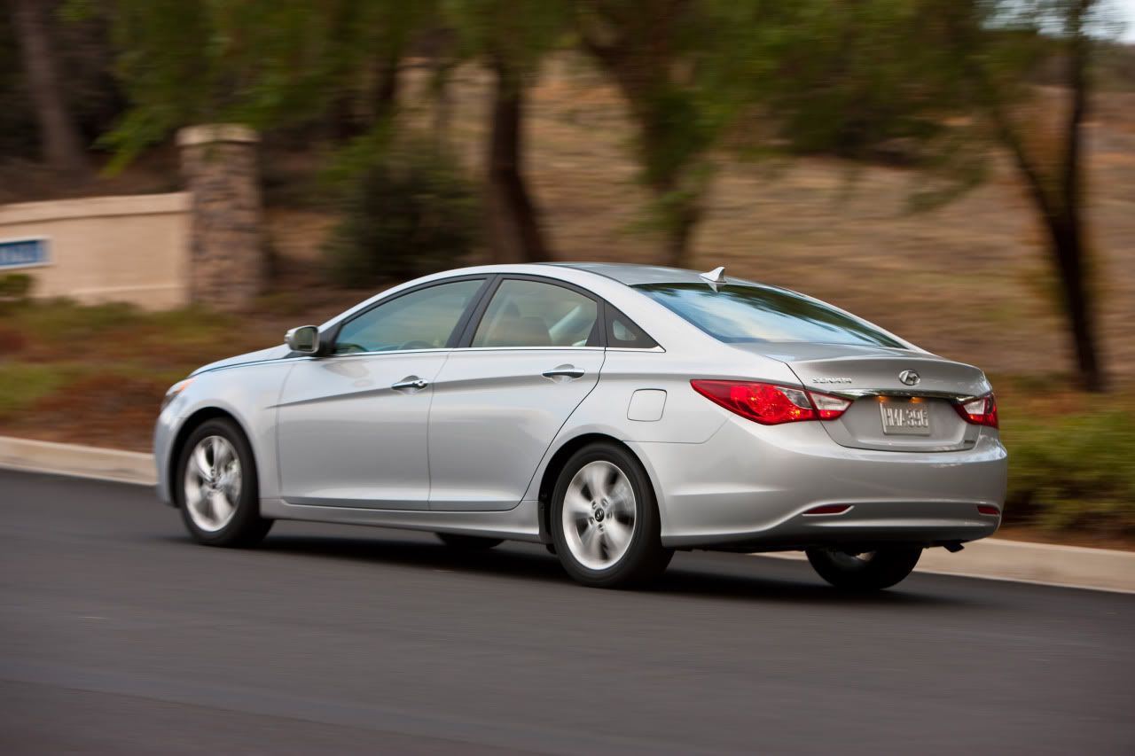 2011-hyundai-sonata-02.jpg