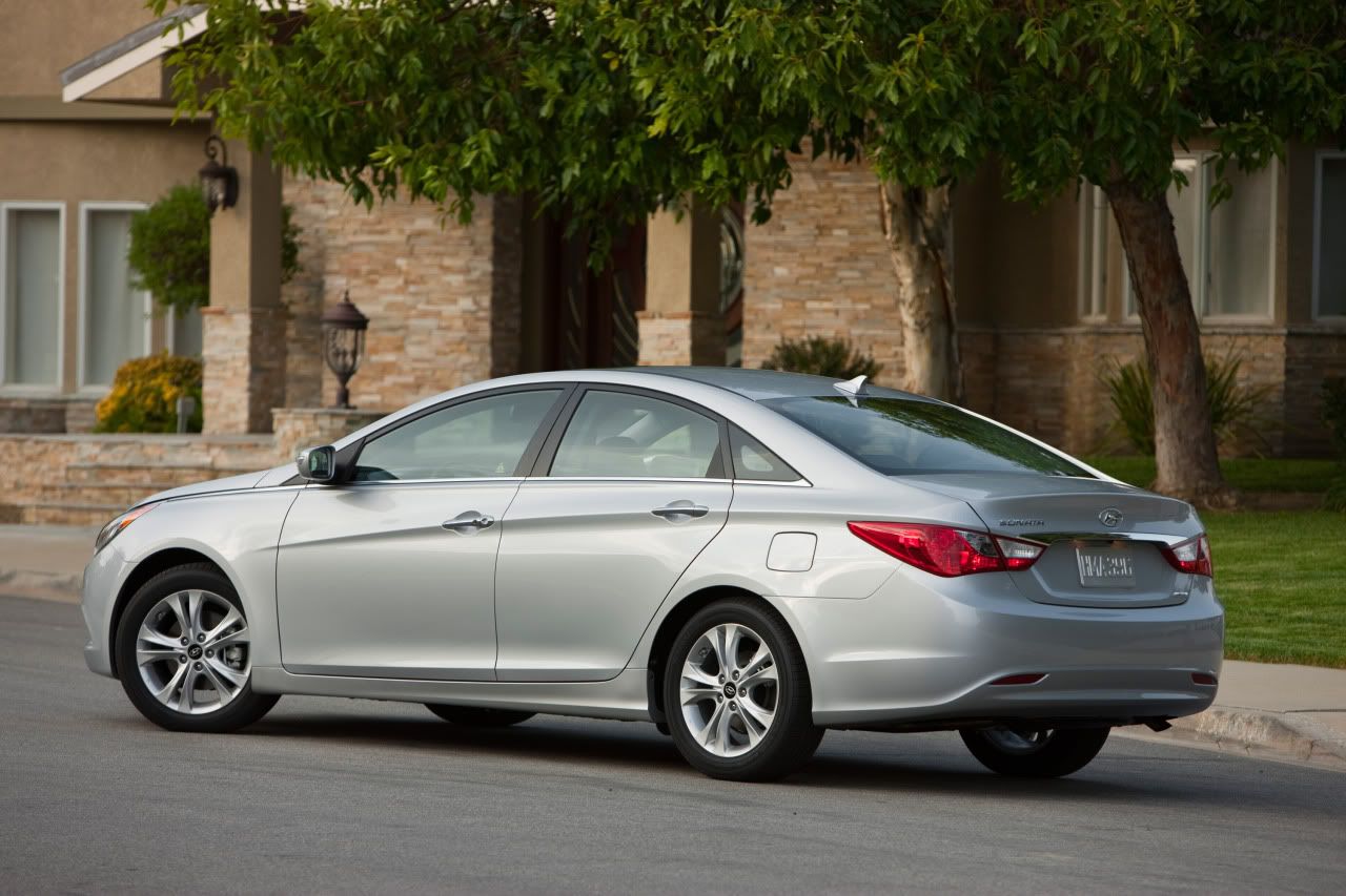 2011-hyundai-sonata-04.jpg