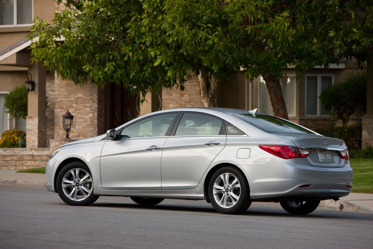 2011-hyundai-sonata-07.jpg