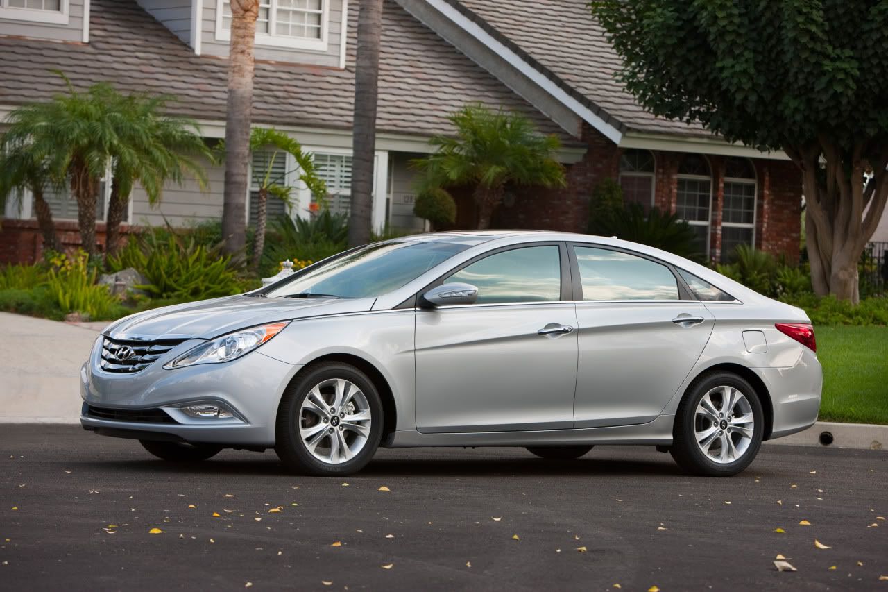 2011-hyundai-sonata-09.jpg