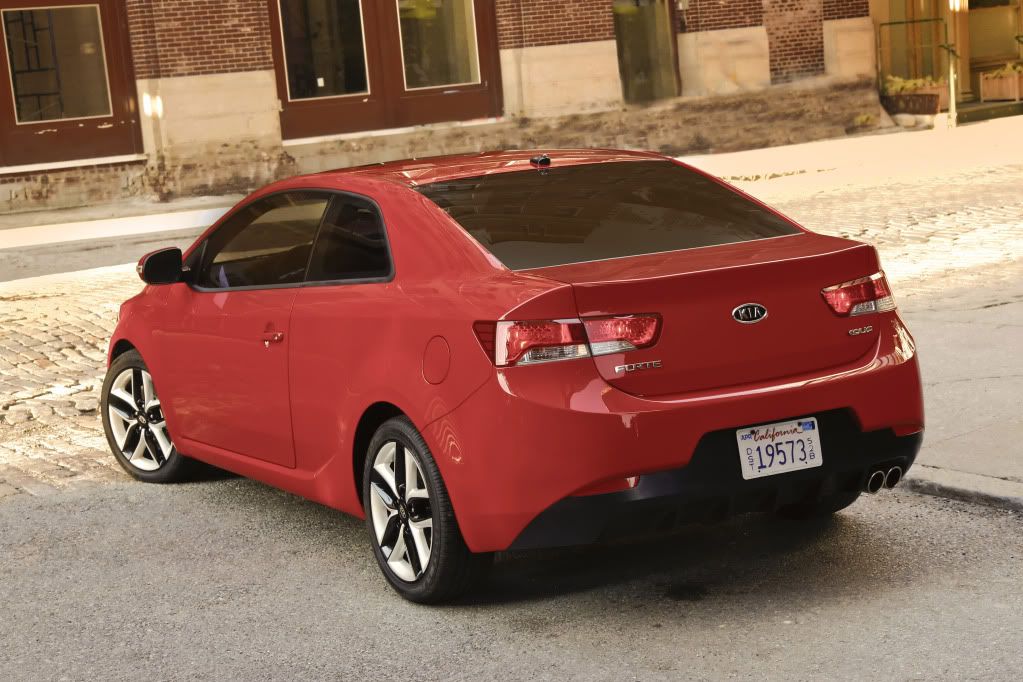 kia-forte-koup-2010-14.jpg
