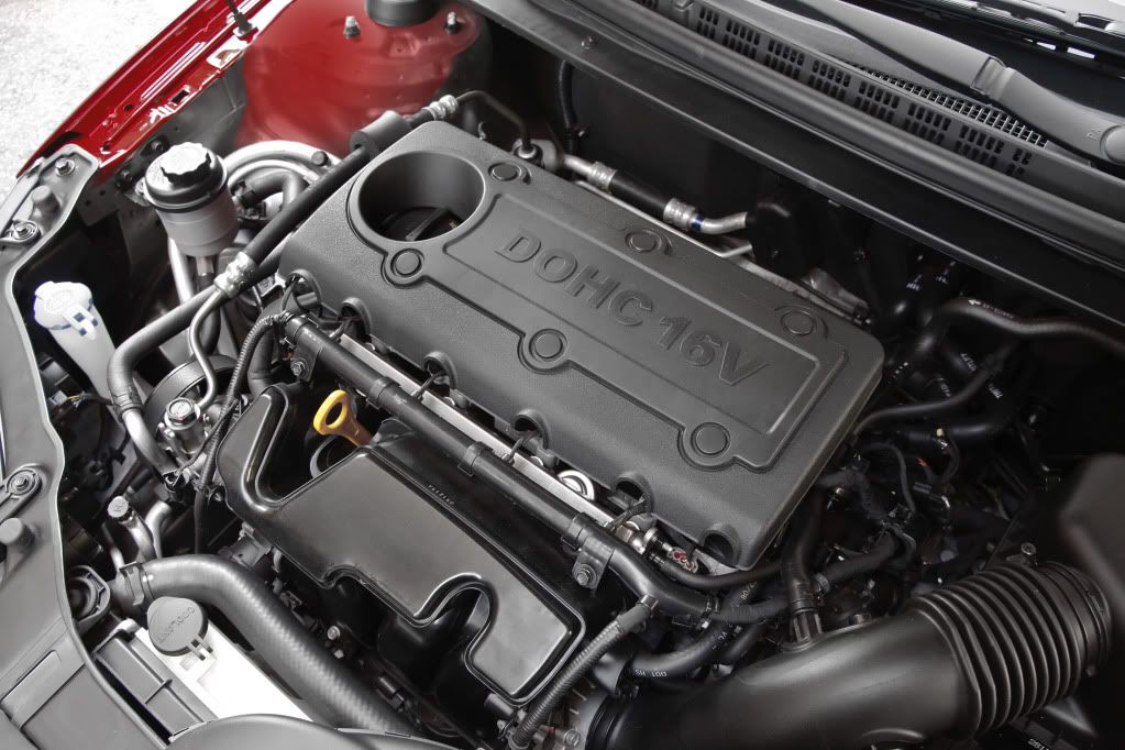 kia-forte-koup-2010-16.jpg