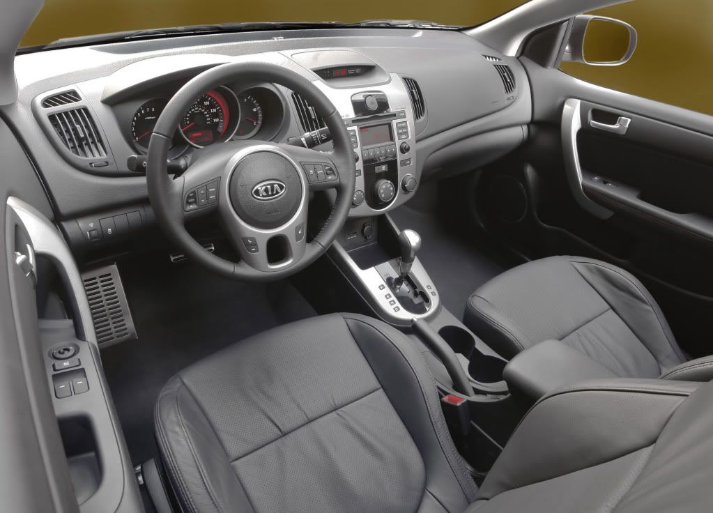 kia-forte-koup-2010-17.jpg