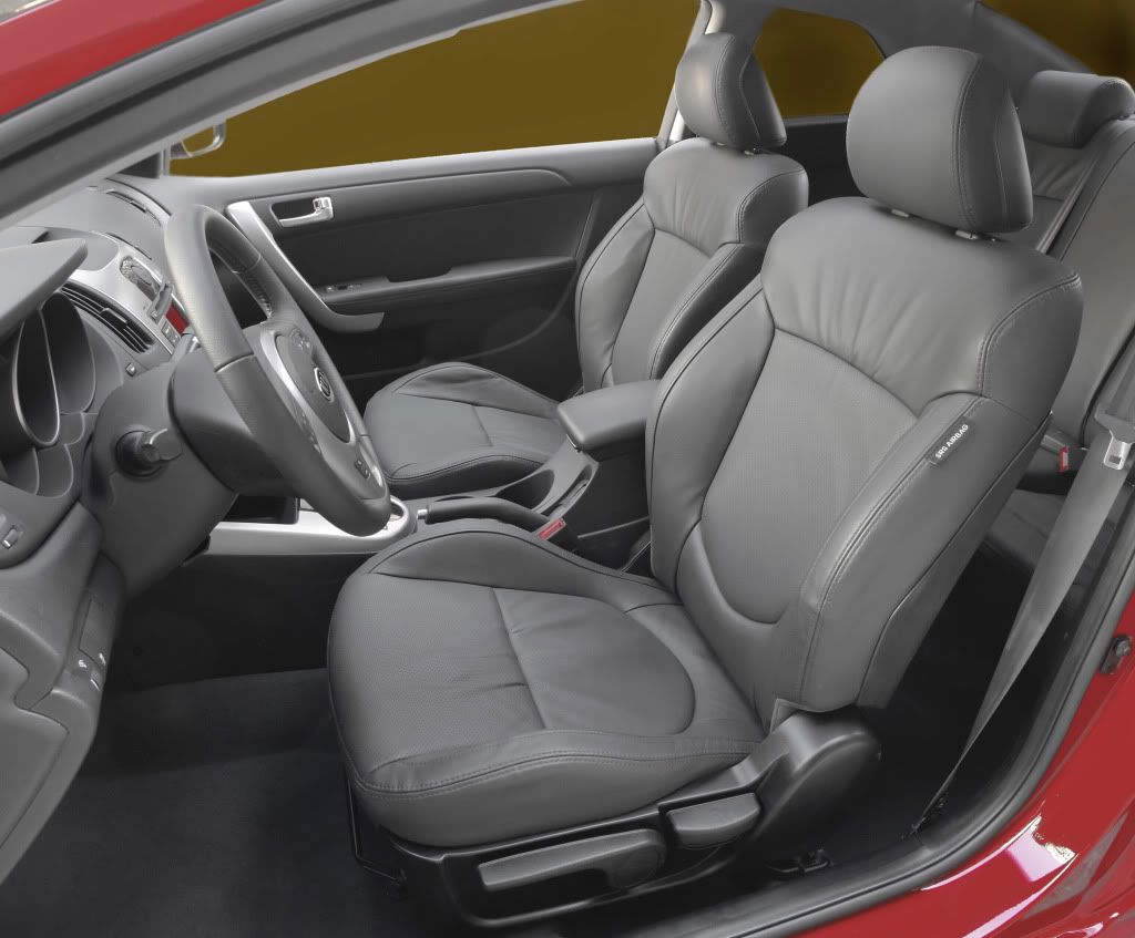 kia-forte-koup-2010-19.jpg