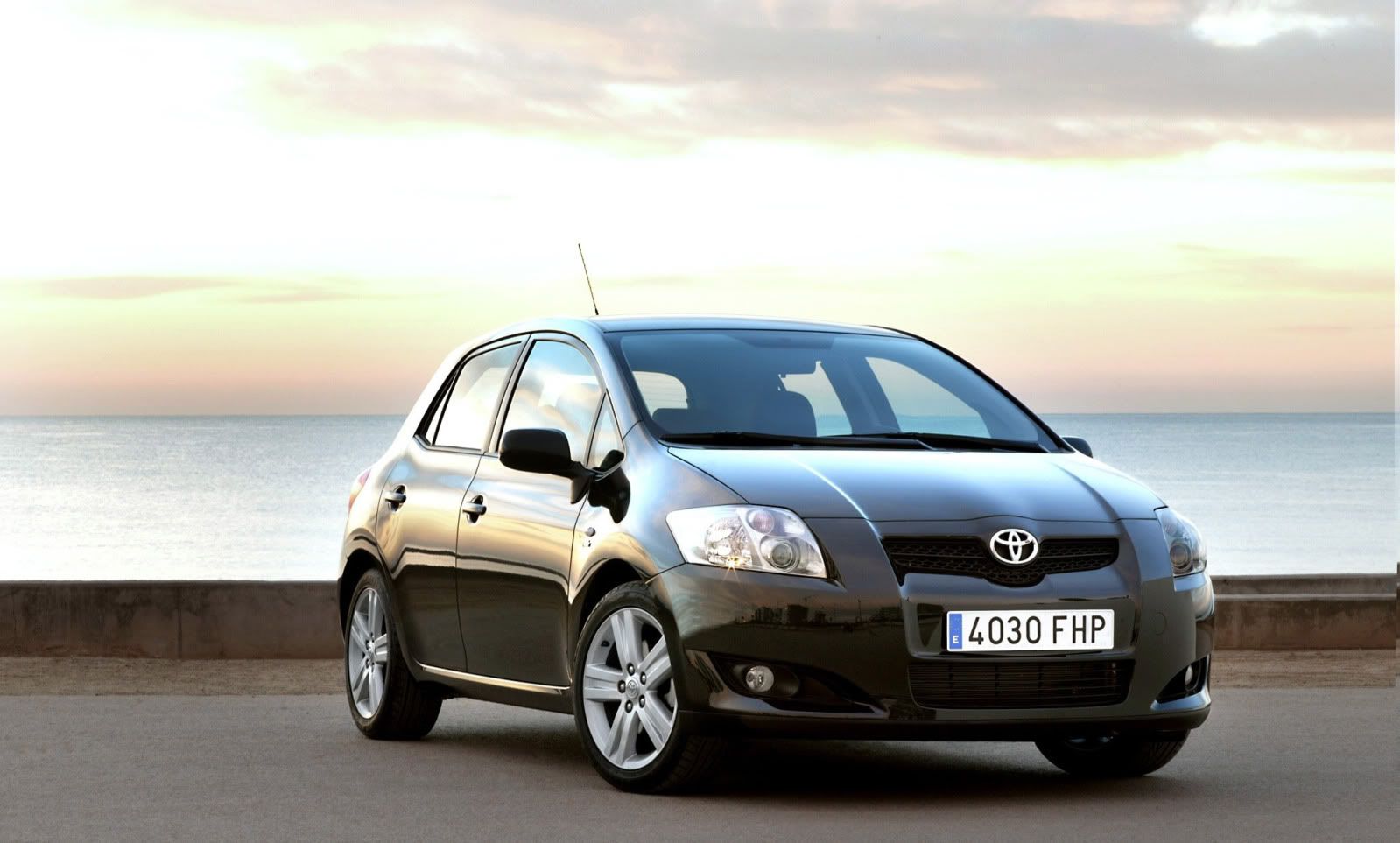 toyota-auris-04.jpg