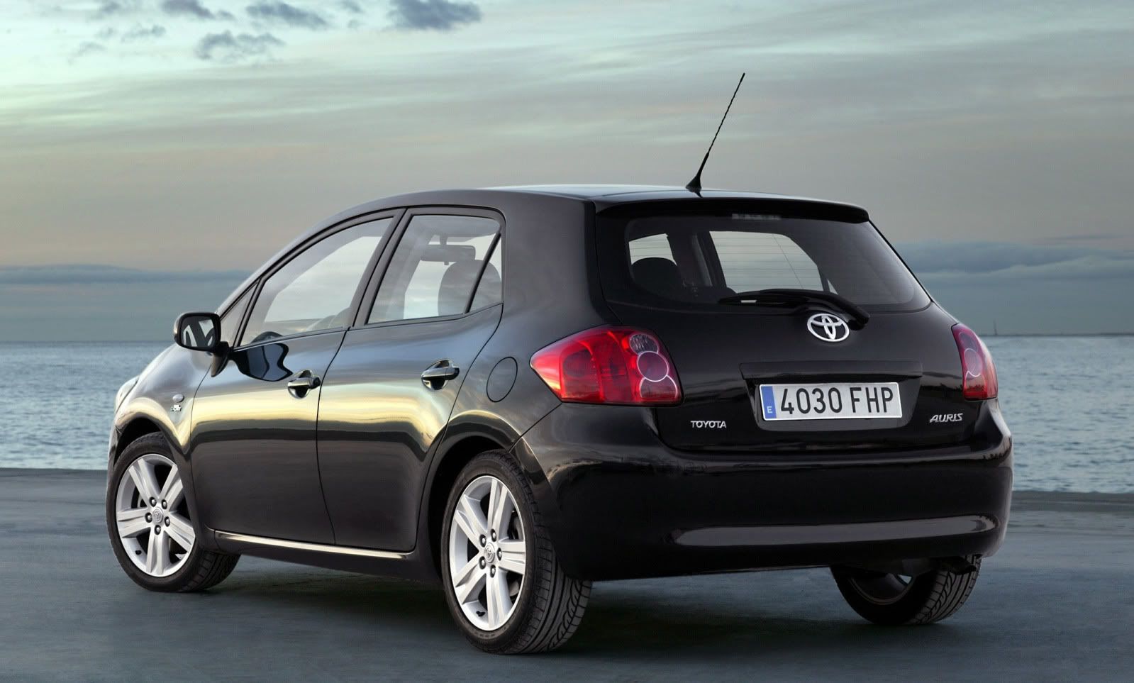 toyota-auris-05.jpg