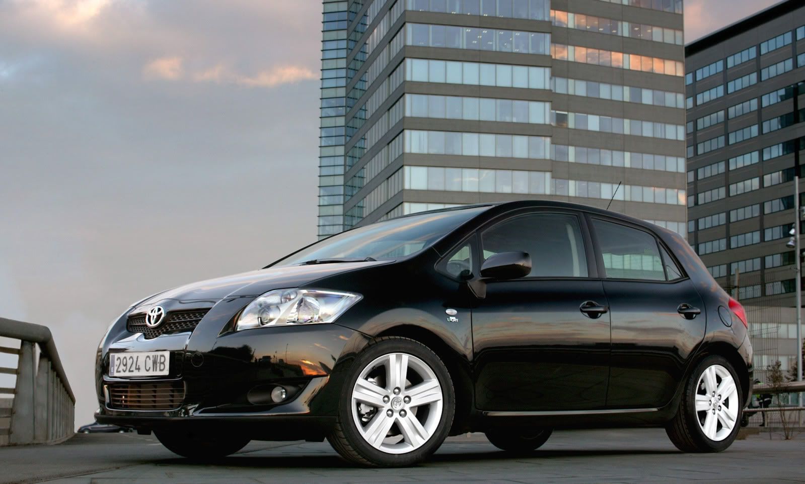 toyota-auris-06.jpg