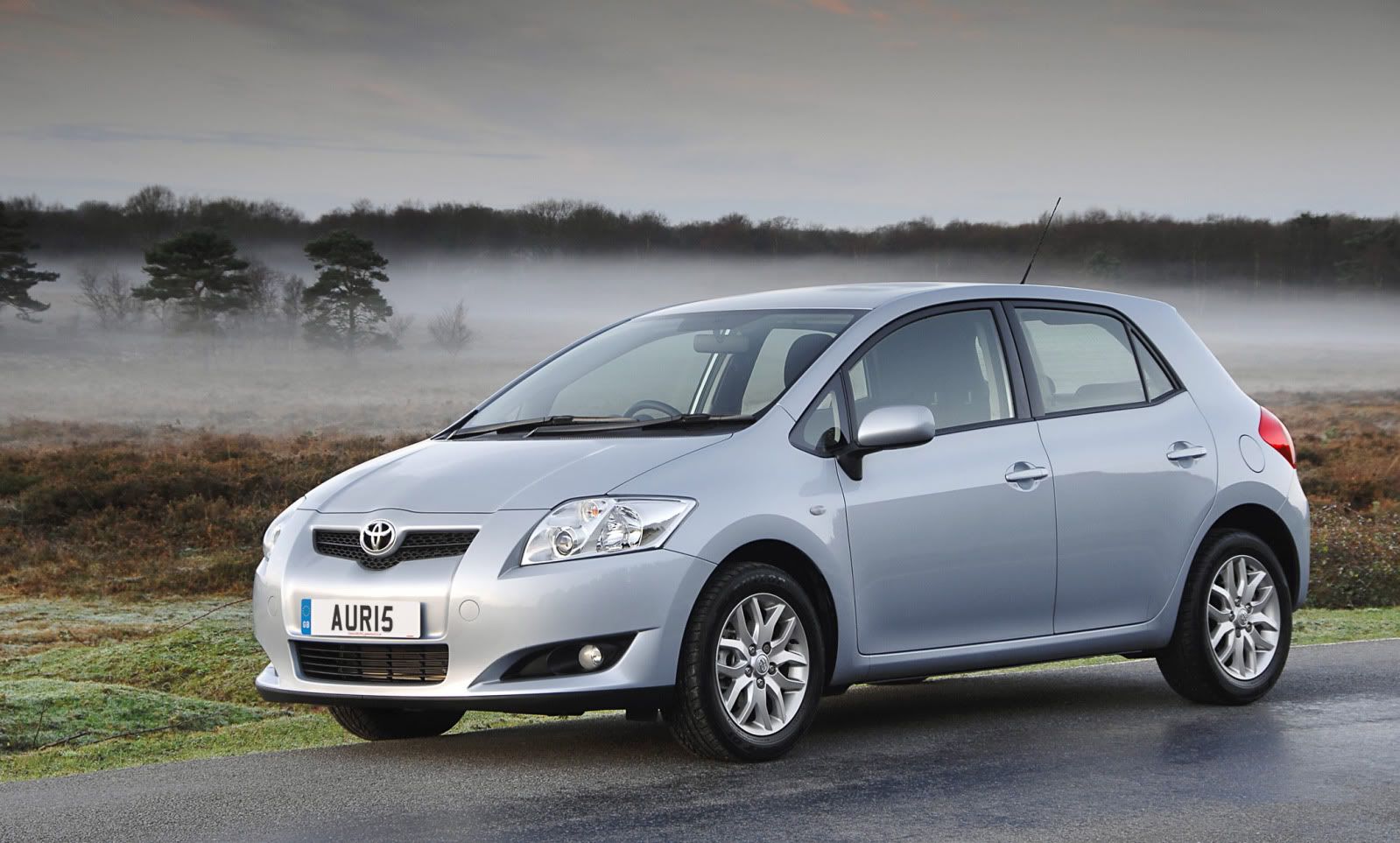 toyota-auris-13.jpg