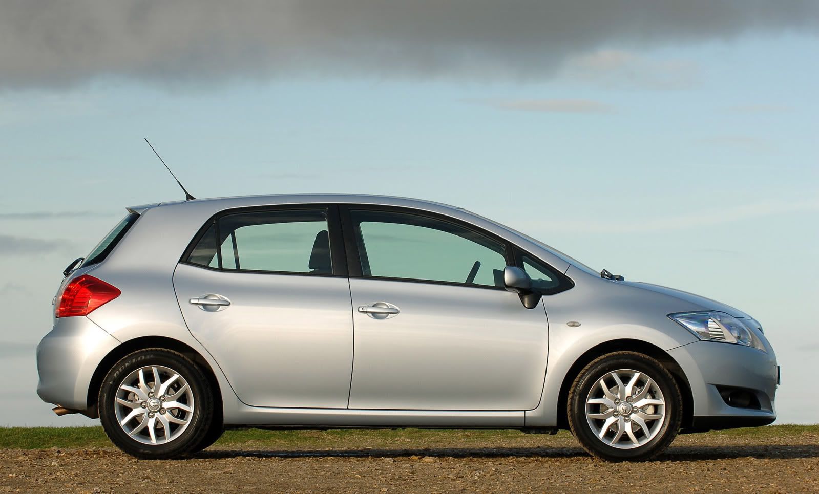 toyota-auris-15.jpg