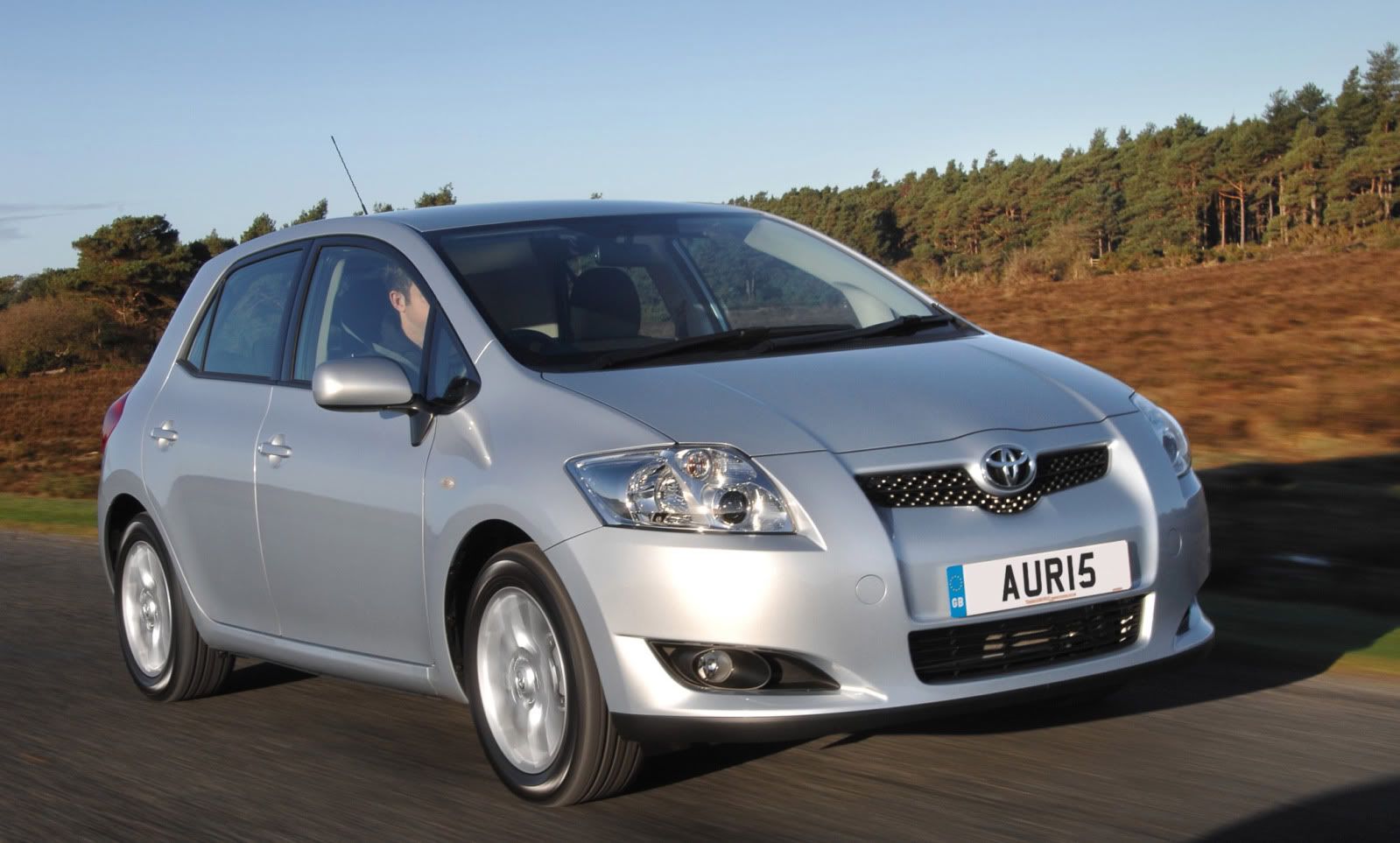 toyota-auris-19.jpg