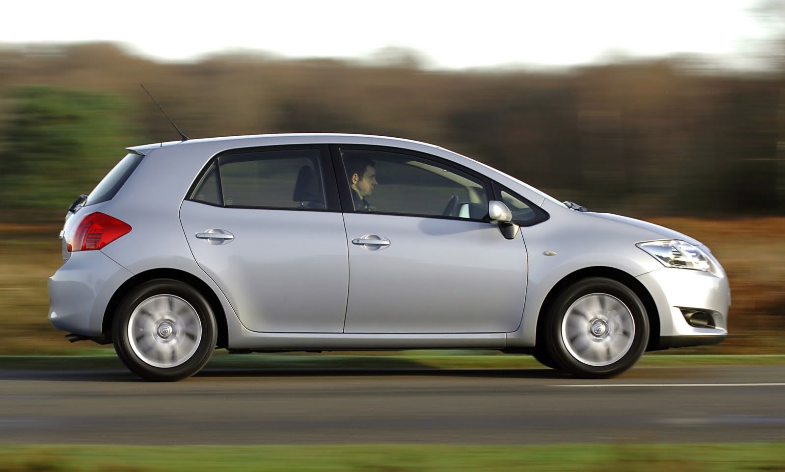 toyota-auris-21.jpg