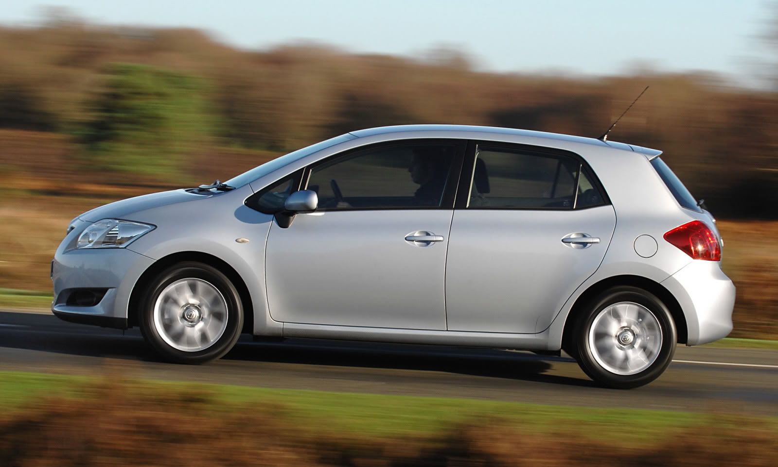 toyota-auris-22.jpg