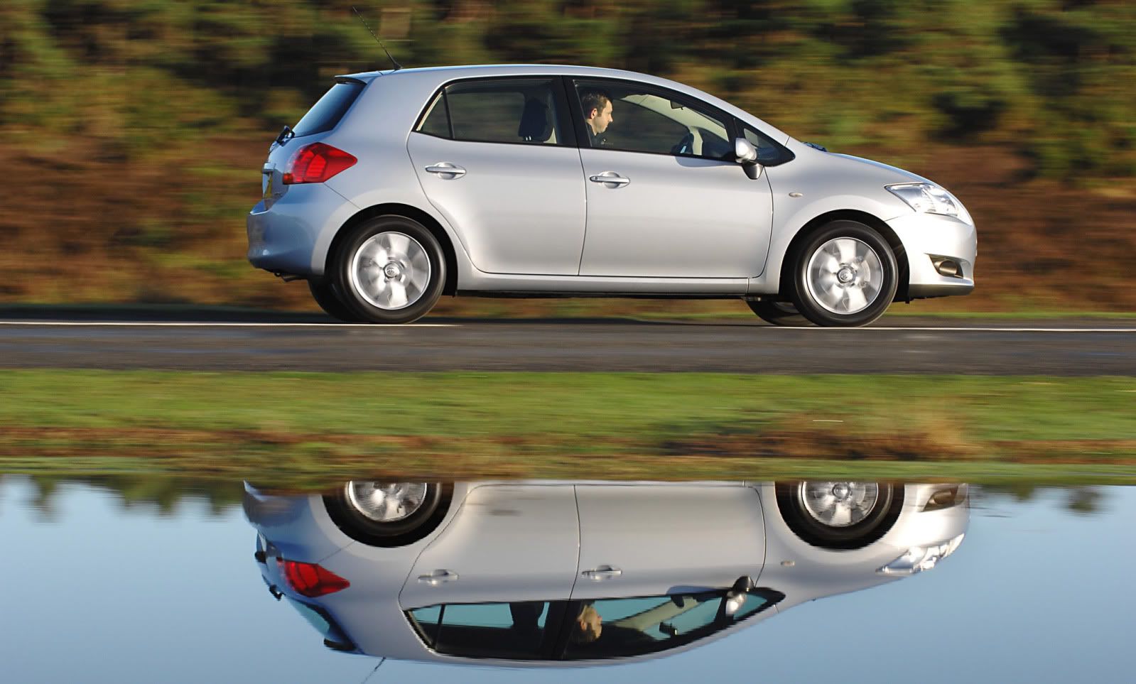 toyota-auris-23.jpg