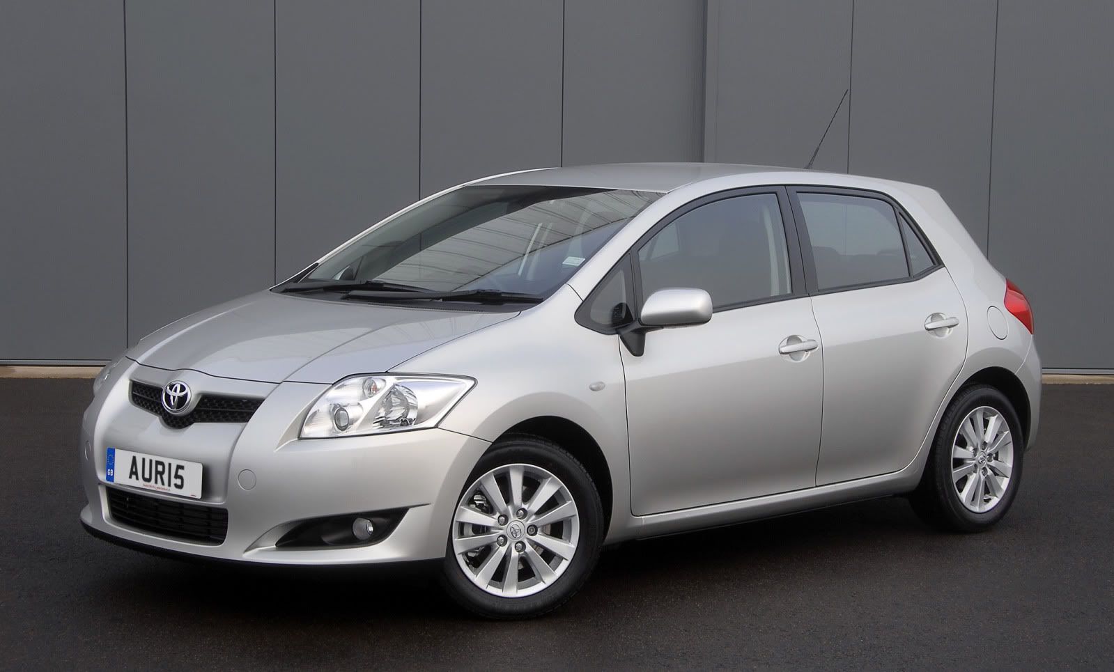 toyota-auris-t-spirit-01.jpg