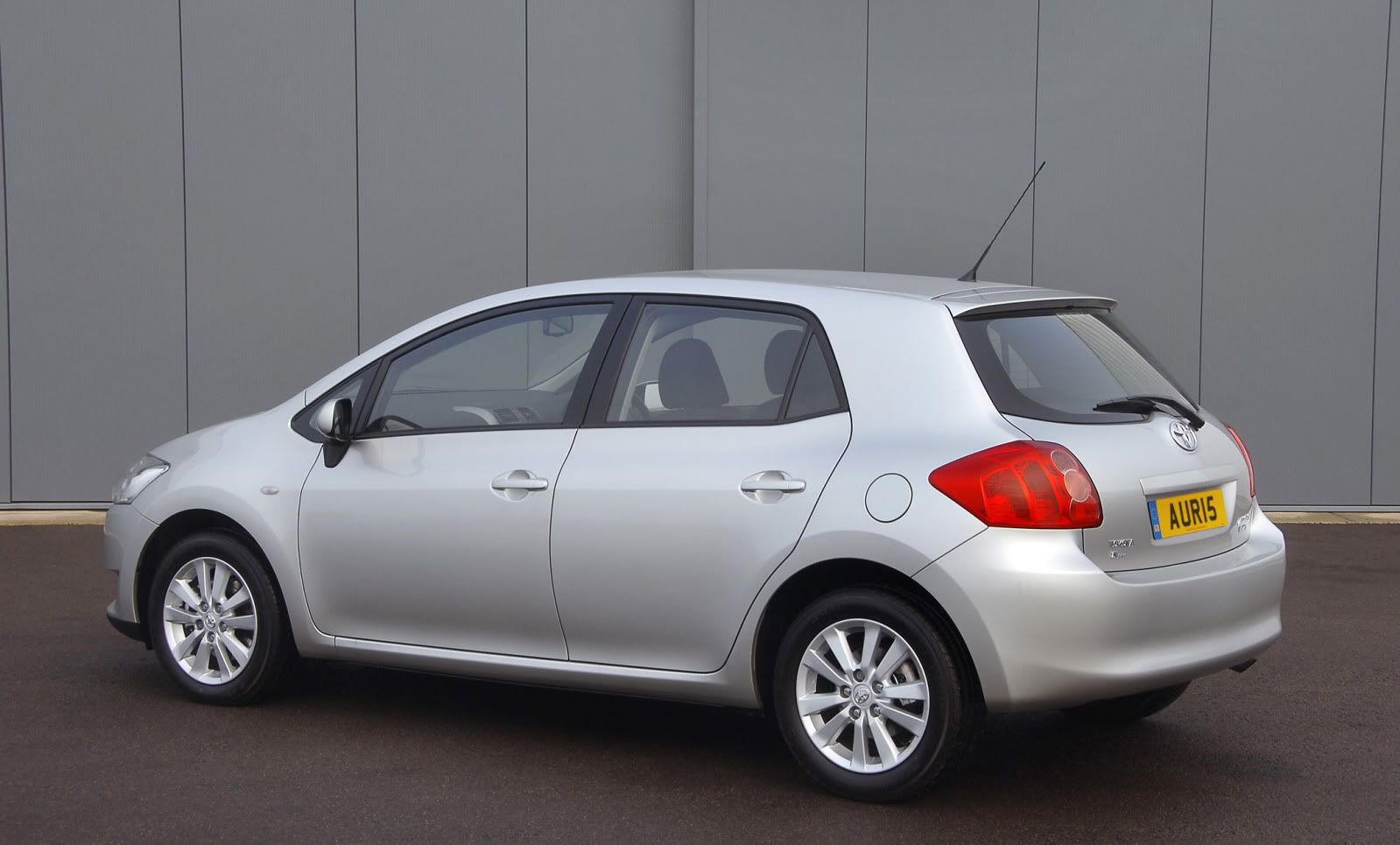 toyota-auris-t-spirit-02.jpg