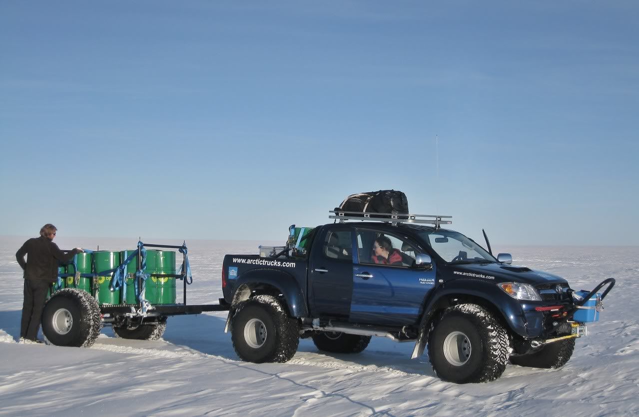 toyota-hilux-05.jpg