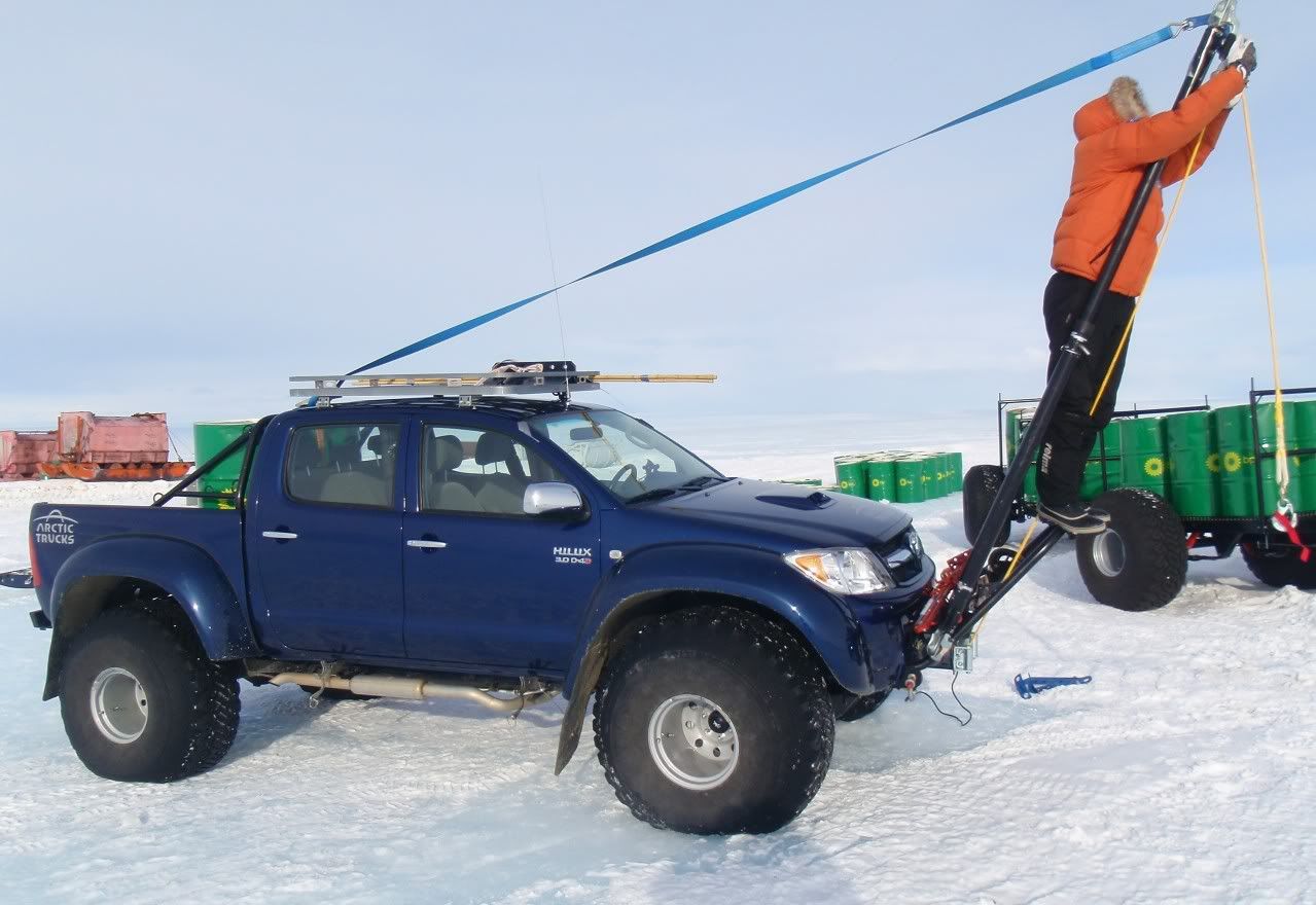 toyota-hilux-06.jpg