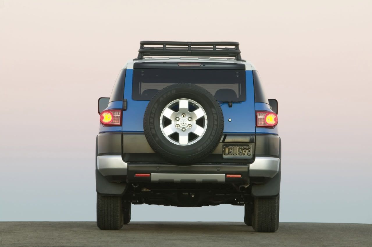 2009-toyota-fj-cruiser-03.jpg