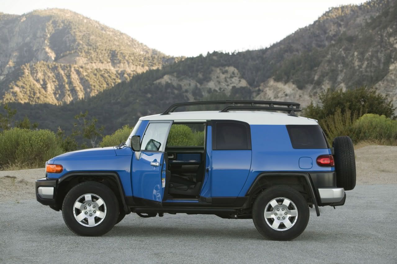 2009-toyota-fj-cruiser-05.jpg