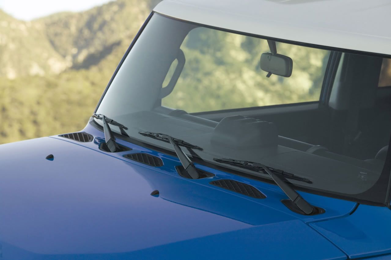 2009-toyota-fj-cruiser-12.jpg