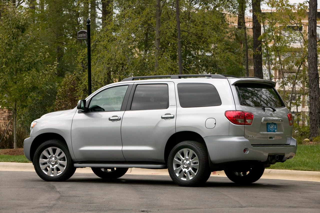 2010-toyota-sequoia-platinum-01.jpg