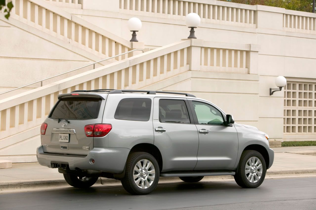2010-toyota-sequoia-platinum-04.jpg