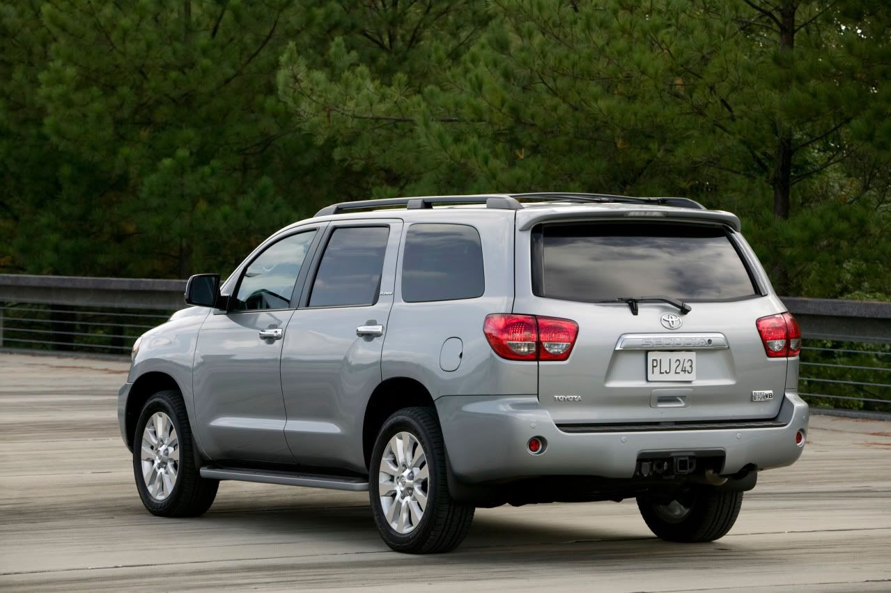 2010-toyota-sequoia-platinum-06.jpg