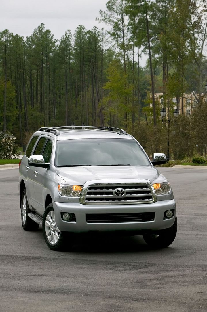 2010-toyota-sequoia-platinum-07.jpg