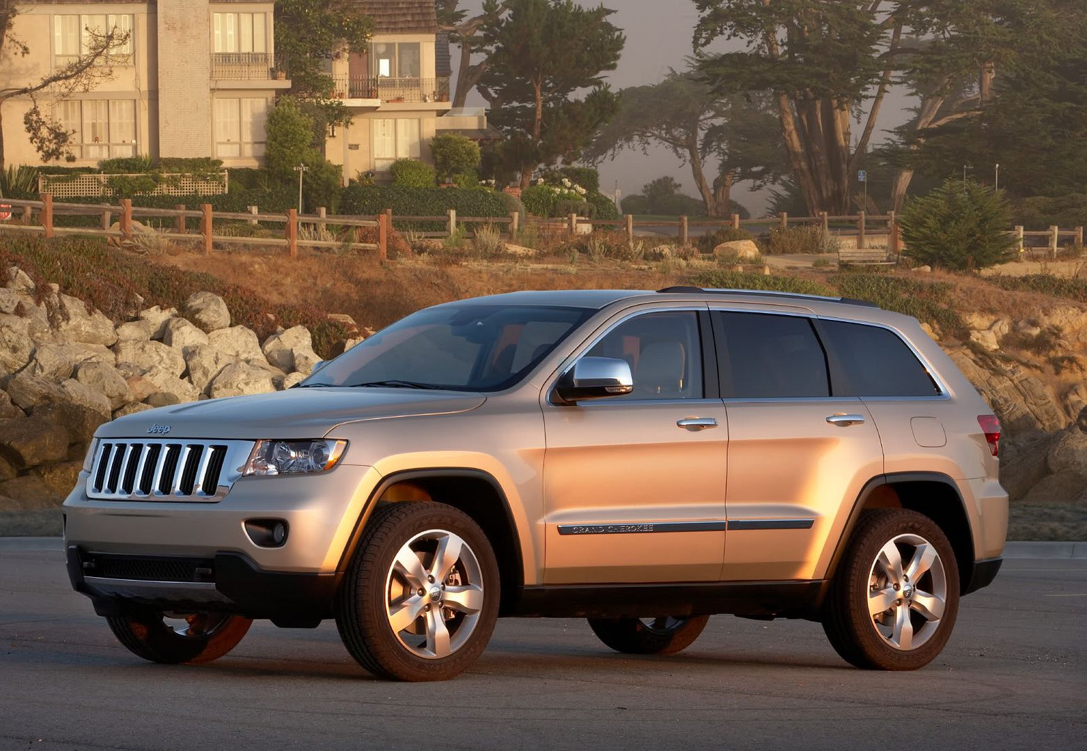 2011-jeep-grand-cherokee-limited-05.jpg
