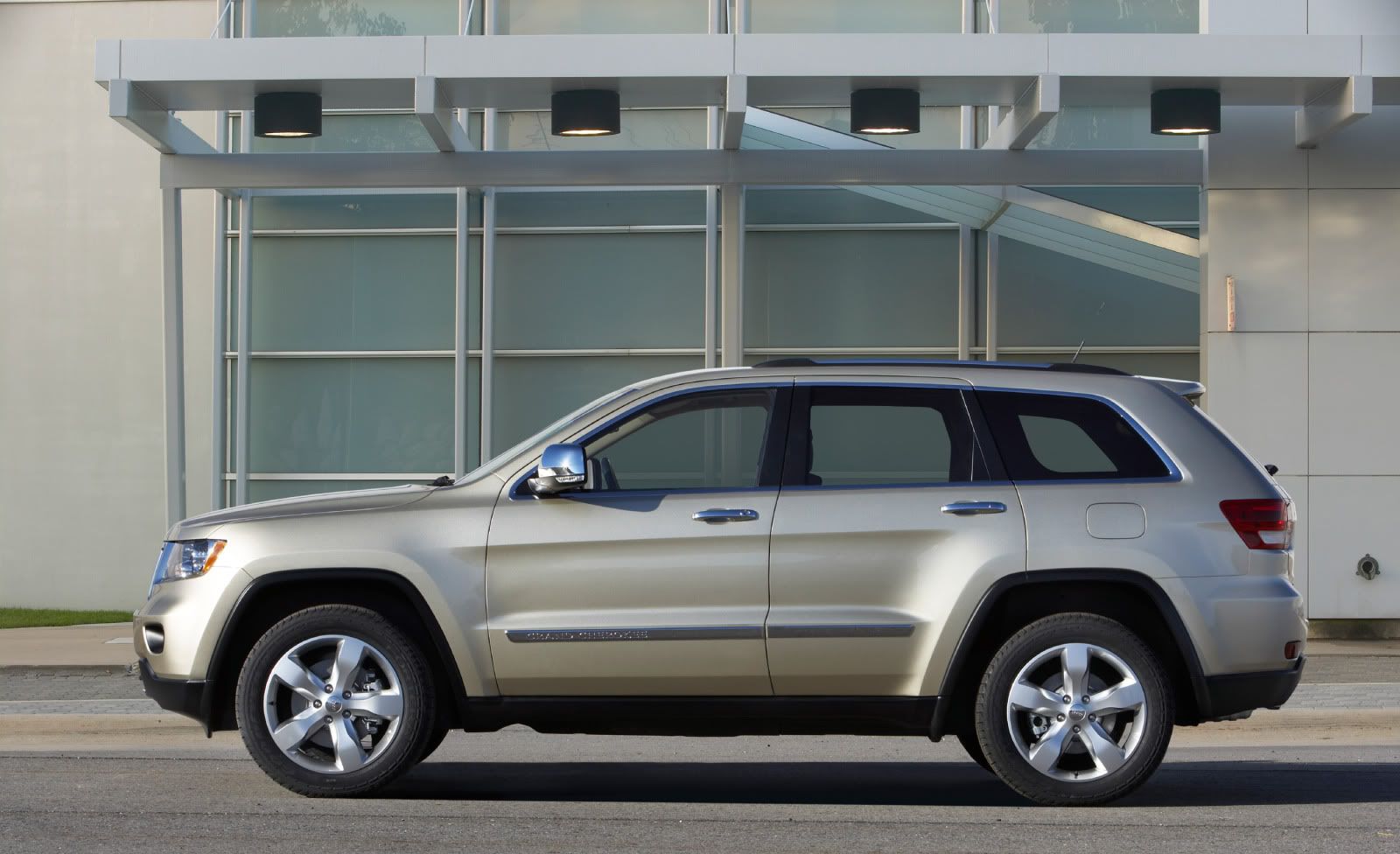 2011-jeep-grand-cherokee-limited-1.jpg
