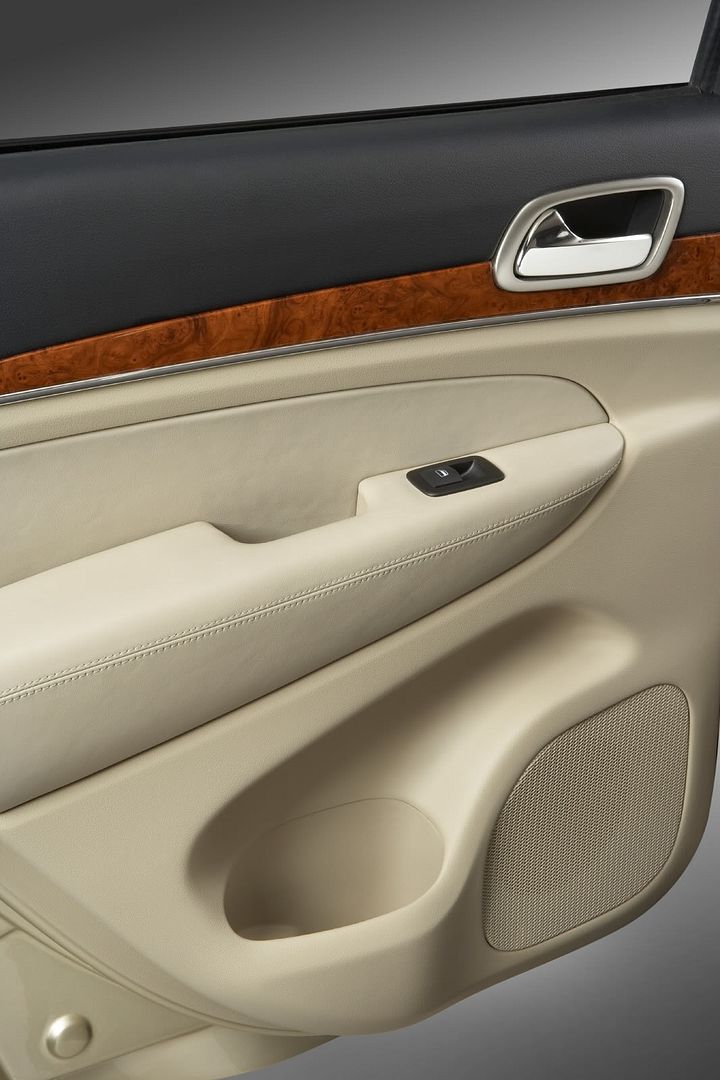 2011-jeep-grand-cherokee-limited-11.jpg