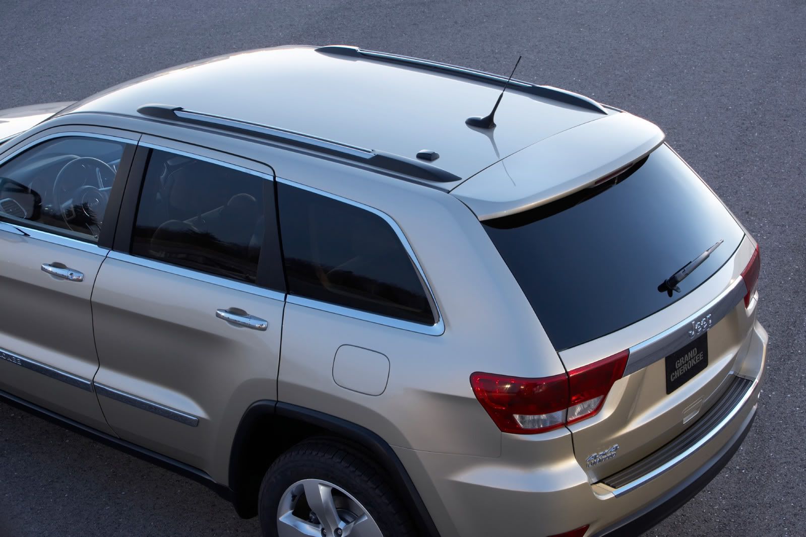 2011-jeep-grand-cherokee-limited-15.jpg
