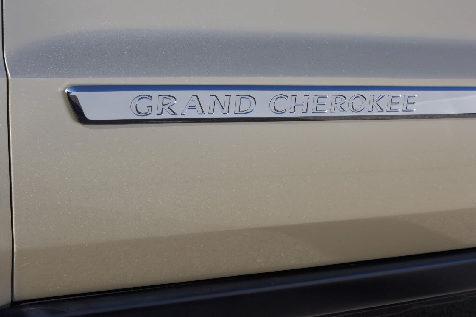 2011-jeep-grand-cherokee-limited-20.jpg