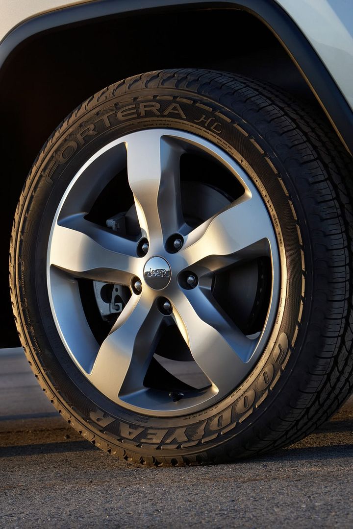 2011-jeep-grand-cherokee-limited-22.jpg